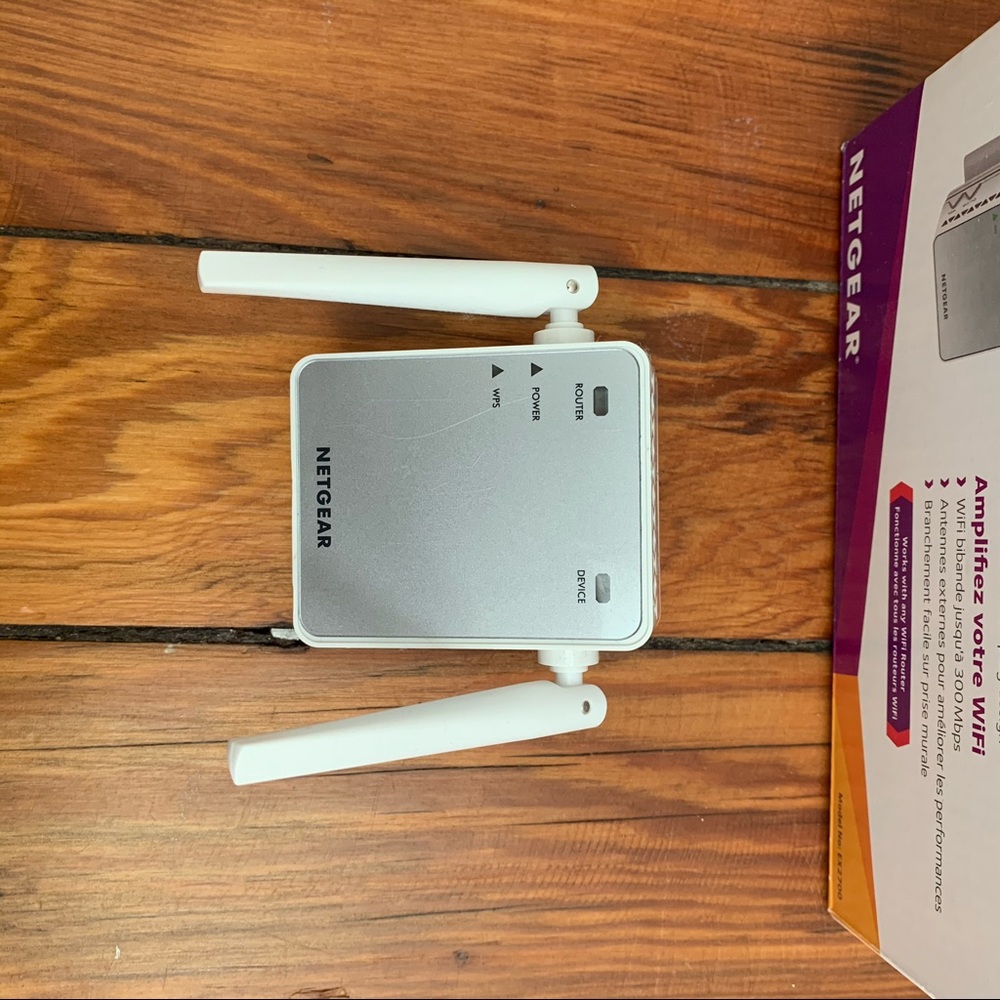 Netgear Wifi Range Extender Plug In - Picture 5 of 8